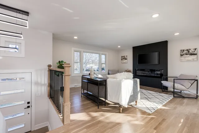 $747,700 | 9132 Lincolnwood Drive, Evanston, IL 60203