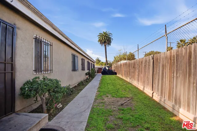 a view of a back yard of the house