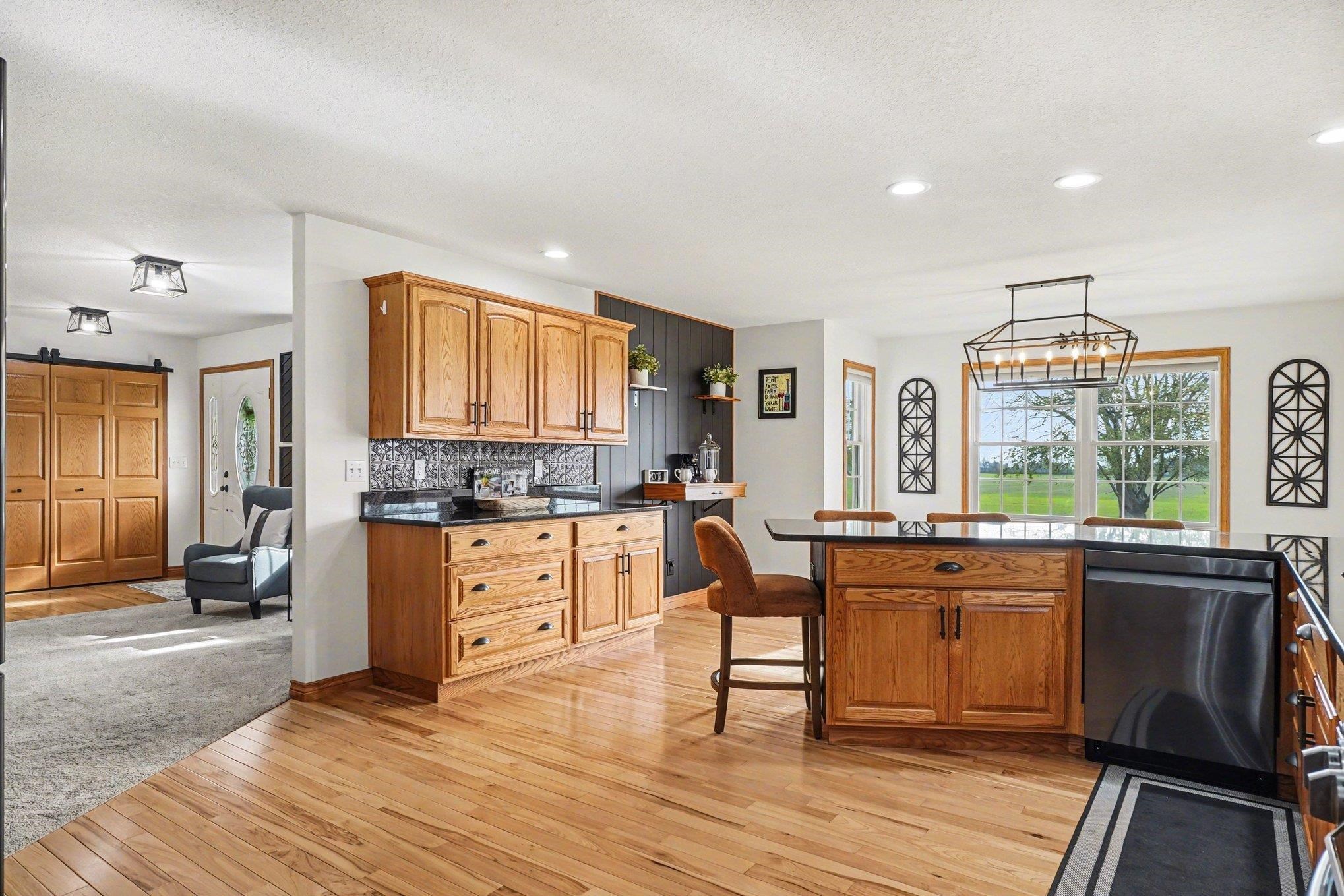 5605 North Shore Road Pinconning, MI 48650 - Photo 16 of 37