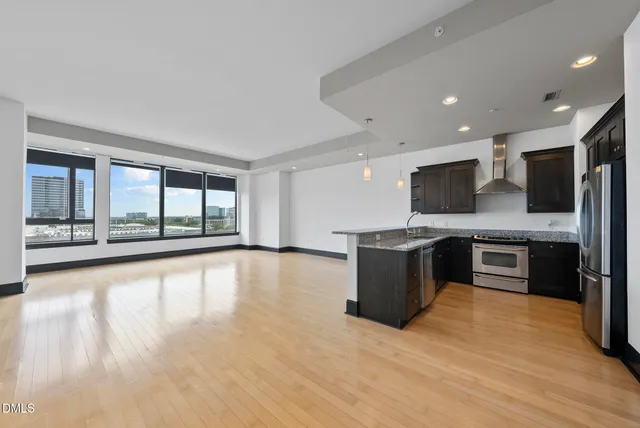 $1,695 | 400 West North Street, Unit 1232, Raleigh, NC 27603