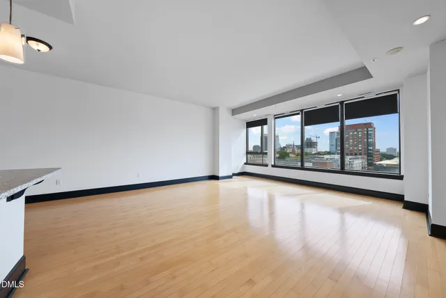 $1,695 | 400 West North Street, Unit 1232, Raleigh, NC 27603