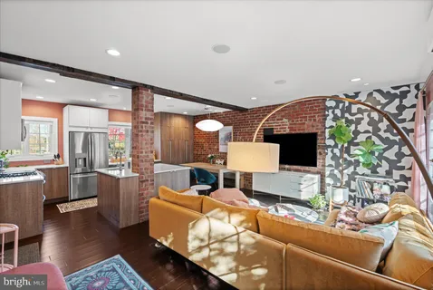 $625,000 | 1028 Valley Drive, Alexandria, VA 22305