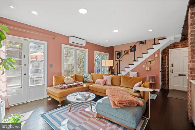 $625,000 | 1028 Valley Drive, Alexandria, VA 22305