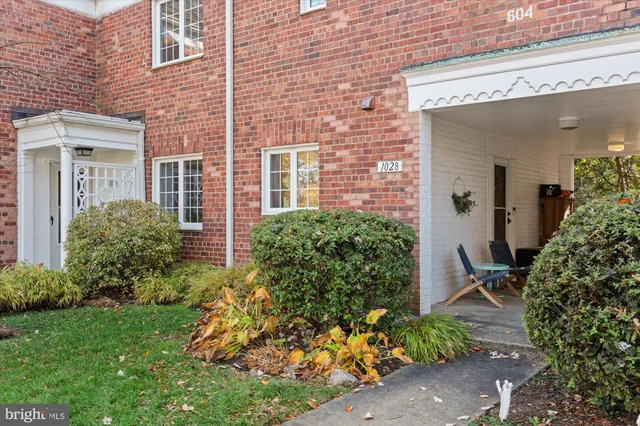 $625,000 | 1028 Valley Drive, Alexandria, VA 22305