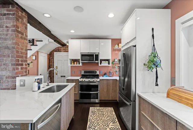 $625,000 | 1028 Valley Drive, Alexandria, VA 22305