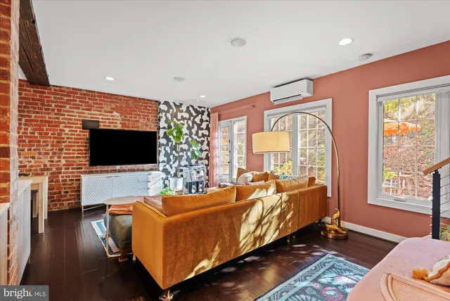 $625,000 | 1028 Valley Drive, Alexandria, VA 22305