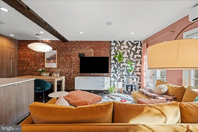 $625,000 | 1028 Valley Drive, Alexandria, VA 22305