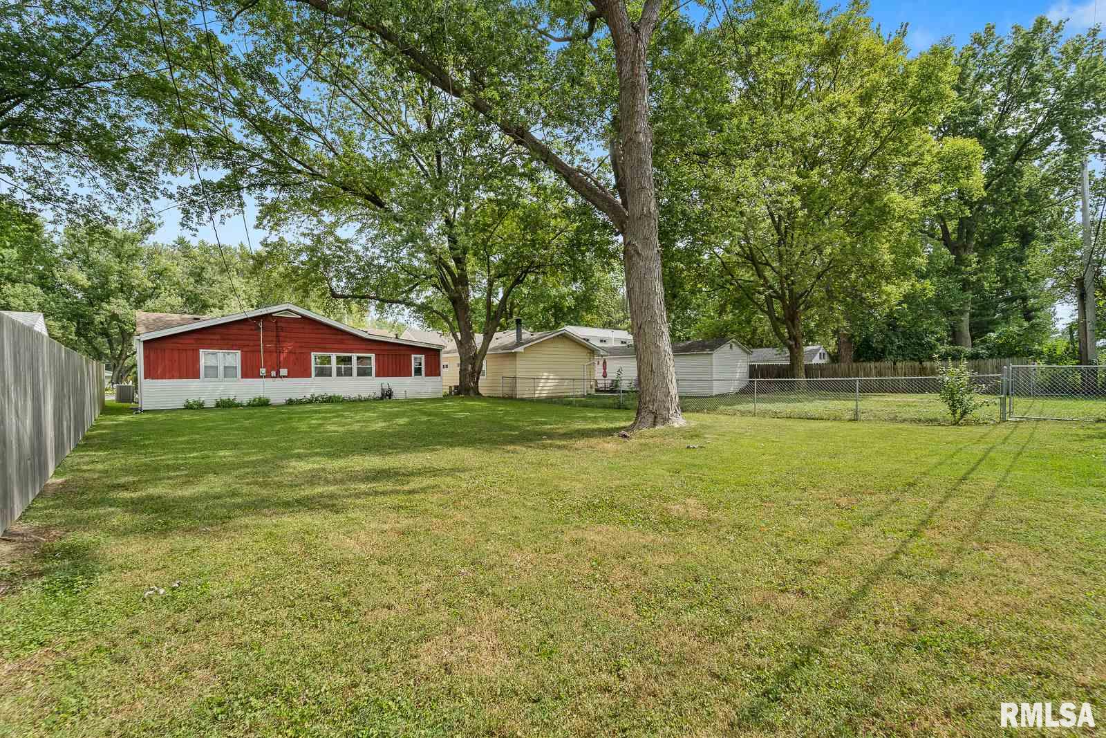 3329 Mars Avenue Springfield, IL 62707 - Photo 2 of 31