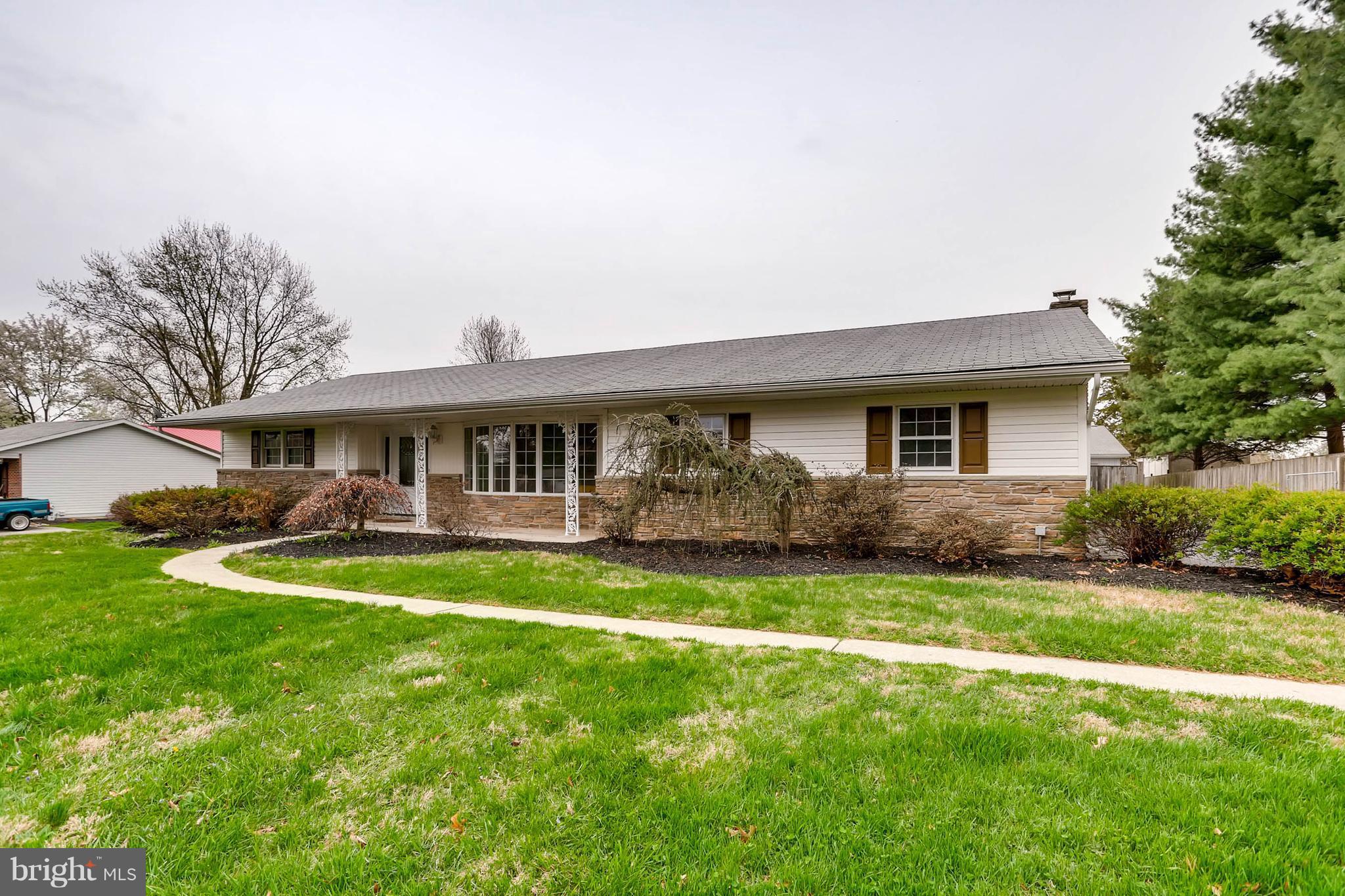 605 Trixsam Road Sykesville, MD 21784 - Photo 2 of 30 Beautifully maintained landscaping