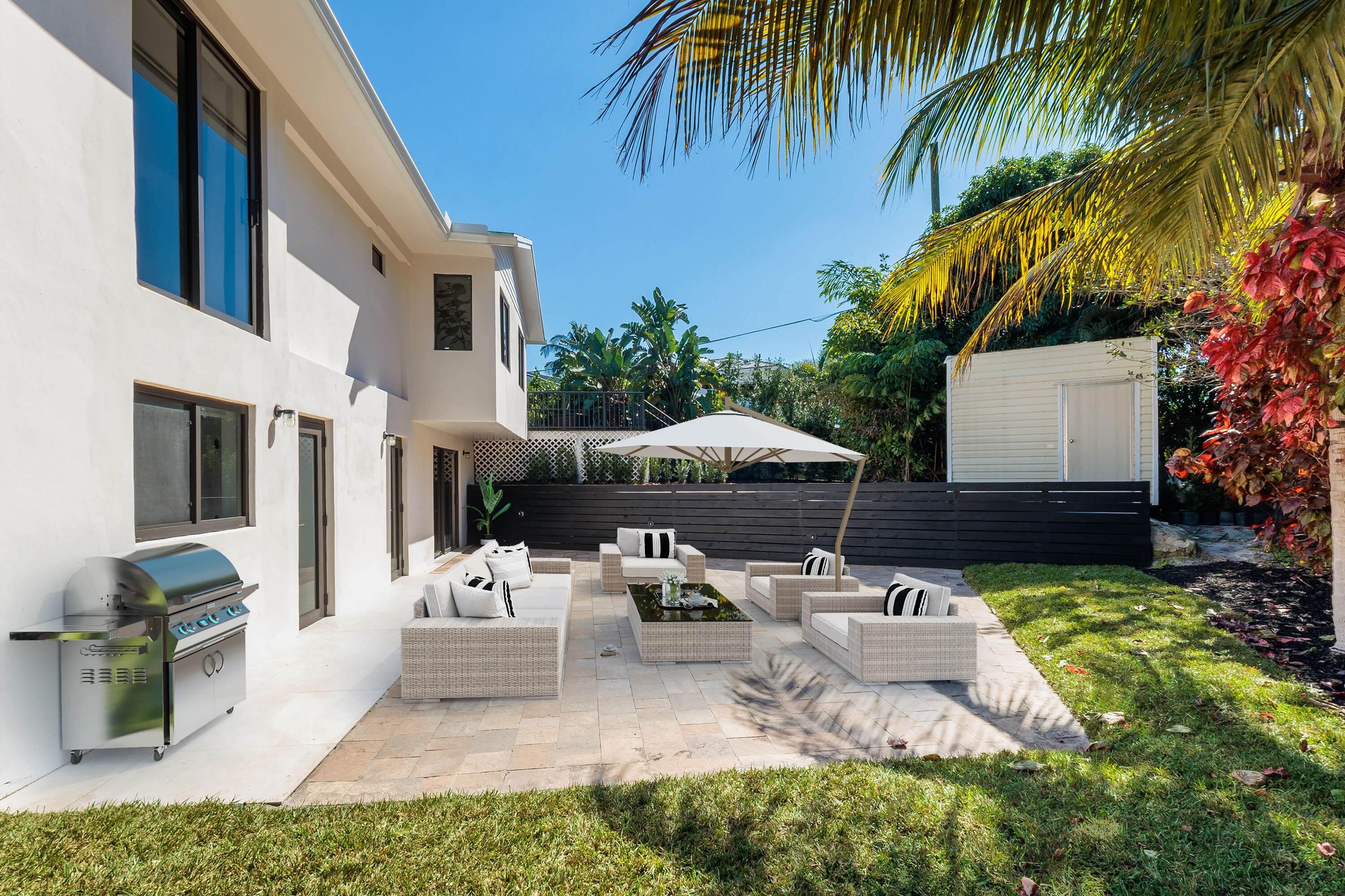 501 High Street Boca Raton, FL 33432 - Photo 16 of 27 a view of a backyard with furniture and a patio