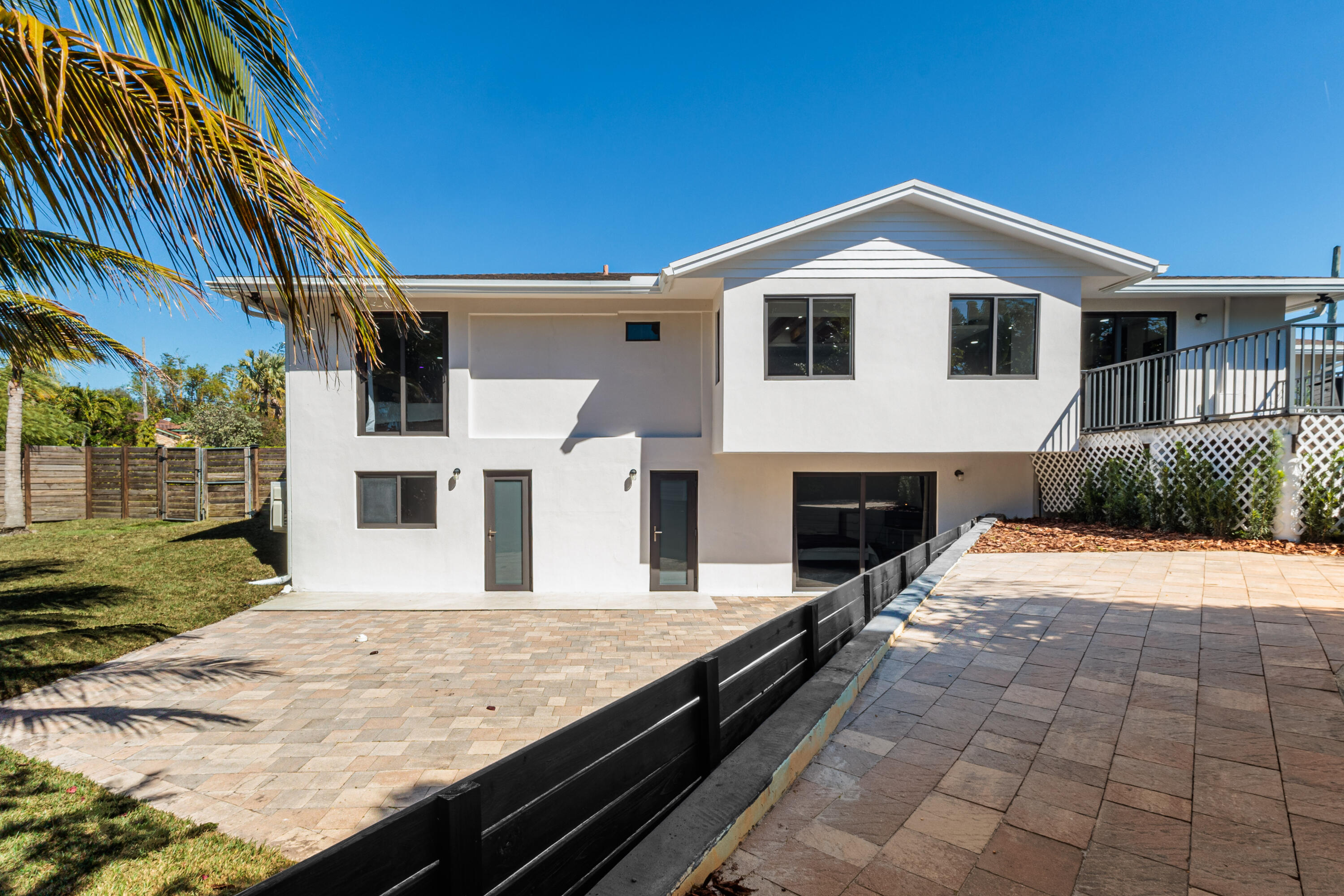 501 High Street Boca Raton, FL 33432 - Photo 17 of 27 a front view of a house with garden