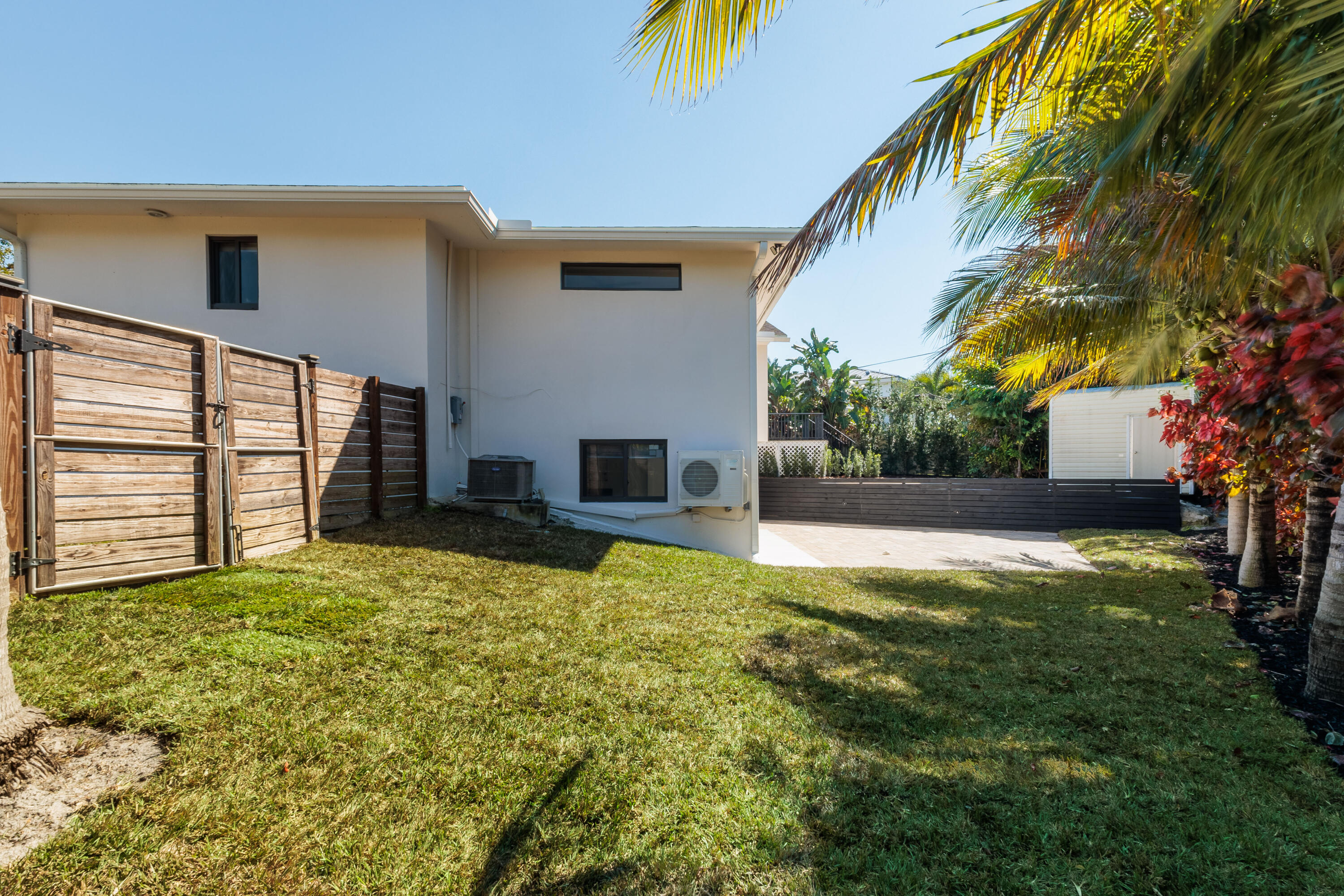 501 High Street Boca Raton, FL 33432 - Photo 19 of 27 a view of backyard with a patio and a yard