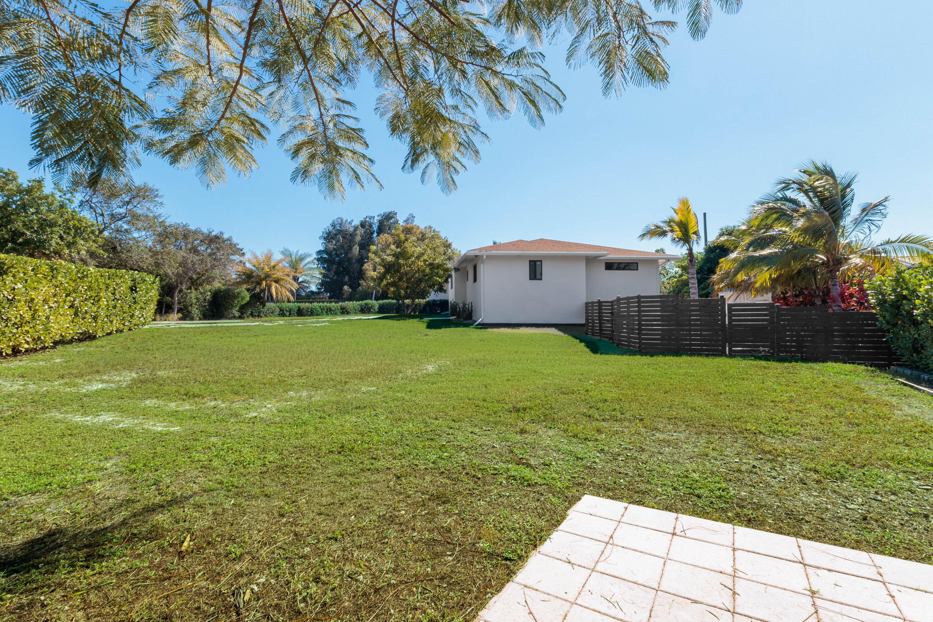 501 High Street Boca Raton, FL 33432 - Photo 22 of 27 a view of a backyard