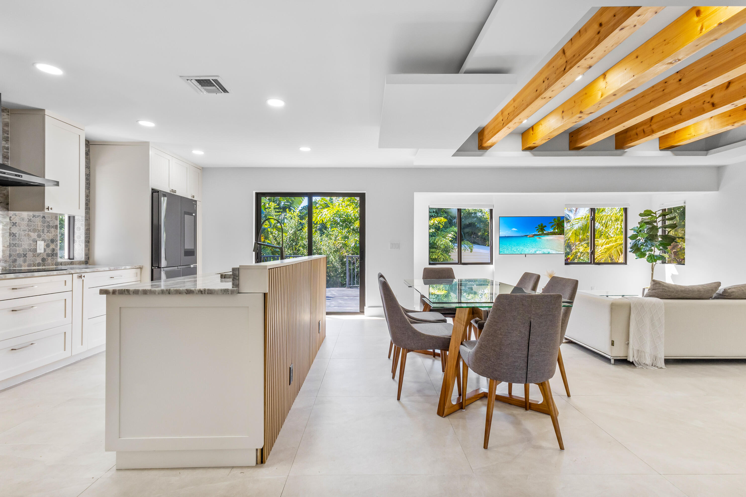 501 High Street Boca Raton, FL 33432 - Photo 3 of 27 a dining room with furniture and window