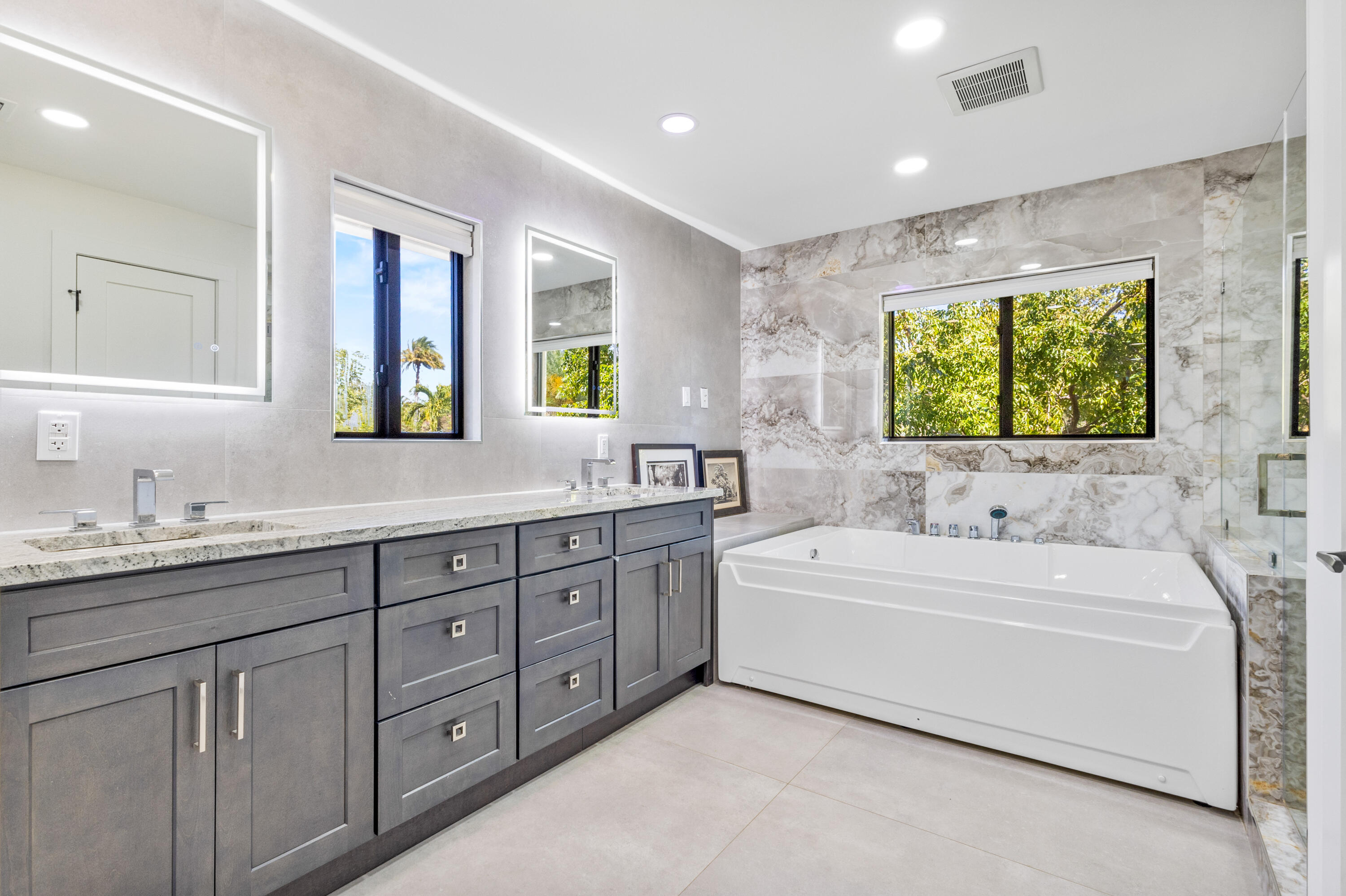 501 High Street Boca Raton, FL 33432 - Photo 8 of 27 a bathroom with a tub double sink window and mirror
