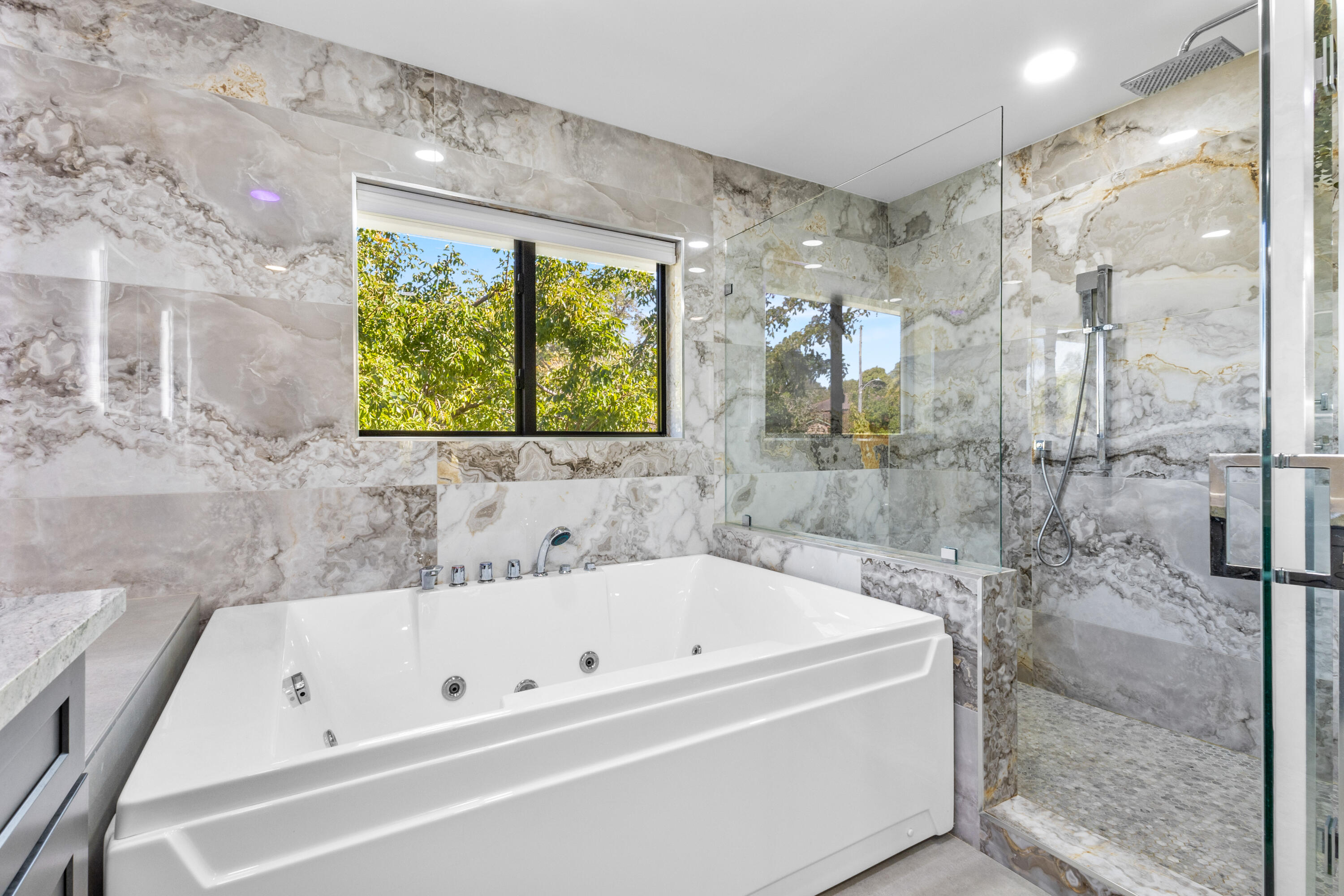 501 High Street Boca Raton, FL 33432 - Photo 9 of 27 a white bath tub sitting next to a shower