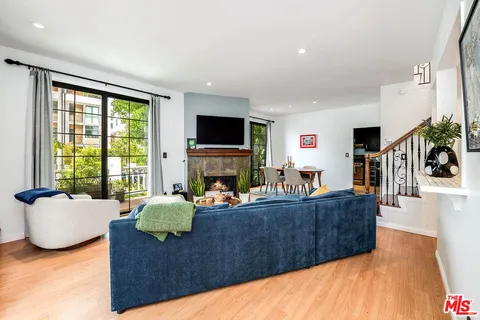 $829,000 | 4420 Tujunga Avenue, Unit 2, North Hollywood, CA 91602