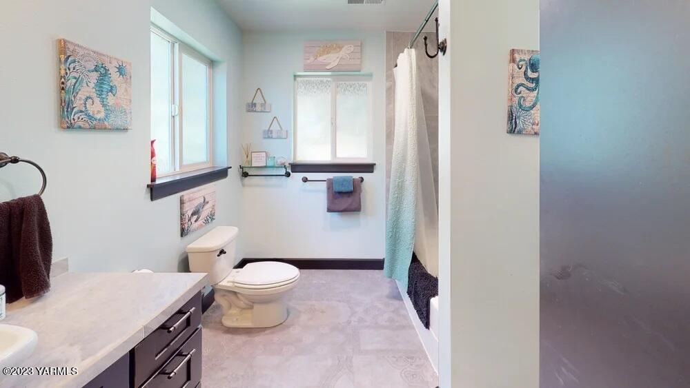 14751 Cottonwood Canyon Road Yakima, WA 98908 - Photo 19 of 53 a bathroom with a sink a toilet and a mirror