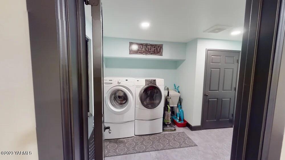 14751 Cottonwood Canyon Road Yakima, WA 98908 - Photo 30 of 53 a utility room with dryer and washer