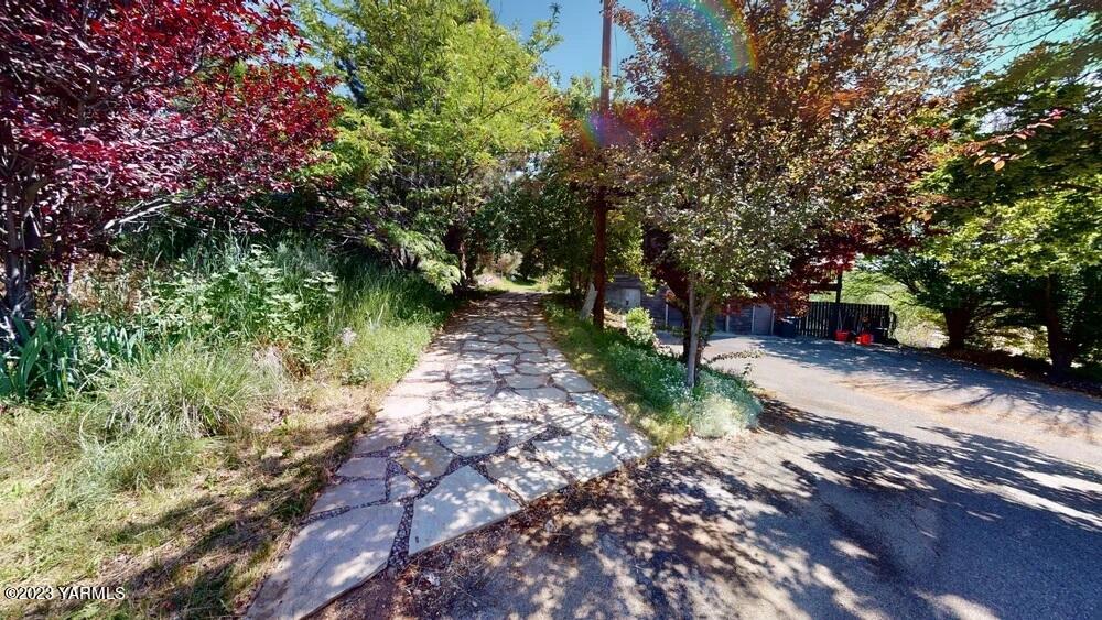 14751 Cottonwood Canyon Road Yakima, WA 98908 - Photo 40 of 53 a pathway of a yard
