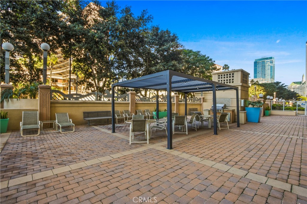 388 East Ocean Boulevard, Unit 302 Long Beach, CA 90802 - Photo 20 of 20 a view of a chairs and table in the patio