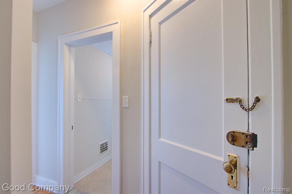 492 Withington Street, Unit 1 Ferndale, MI 48220 - Photo 18 of 34