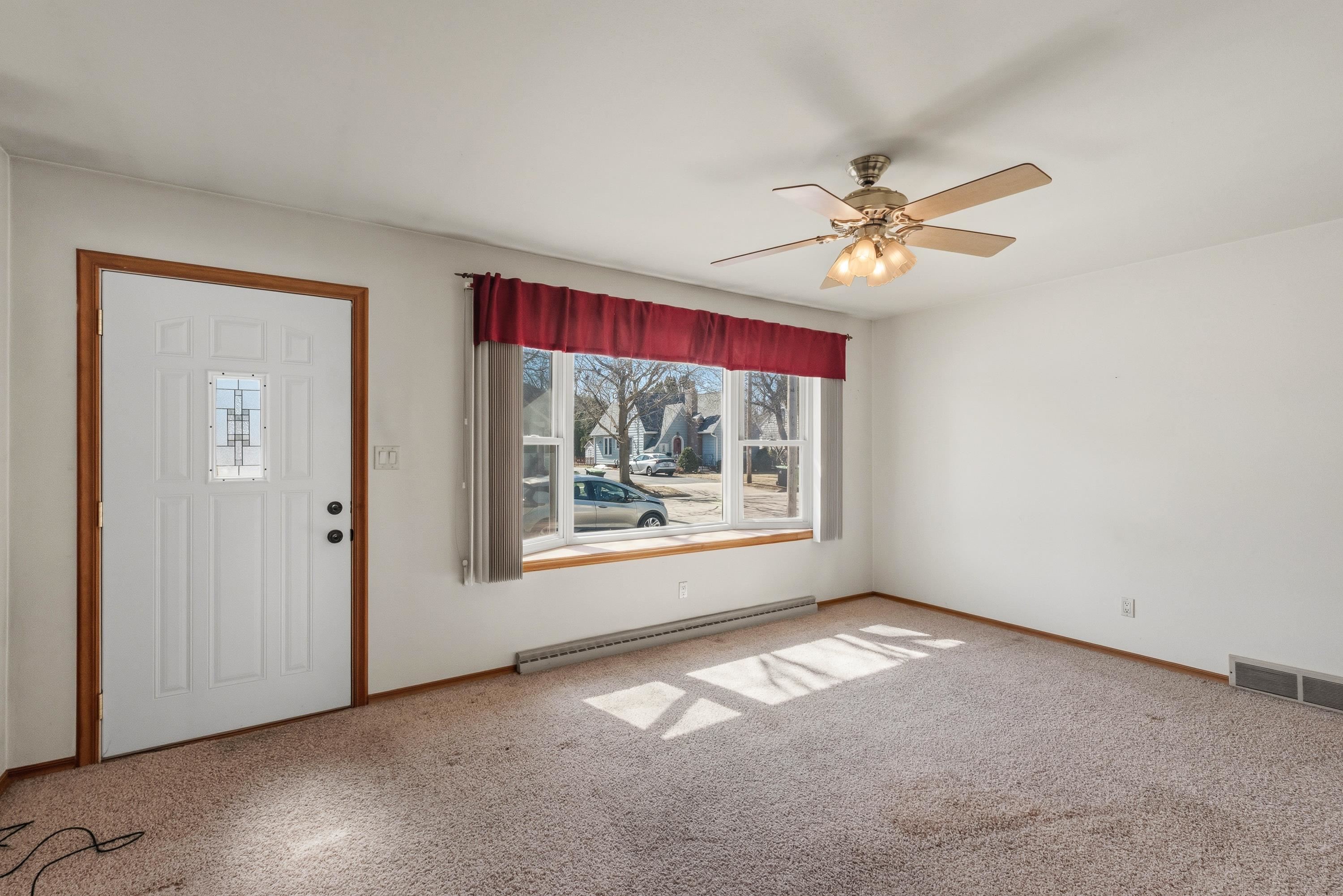 202 Hamilton Street Beaver Dam, WI 53916 - Photo 5 of 29