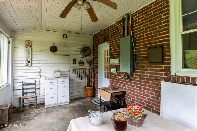 $575,000 | 502 Middlesboro Road, La Follette, TN 37766