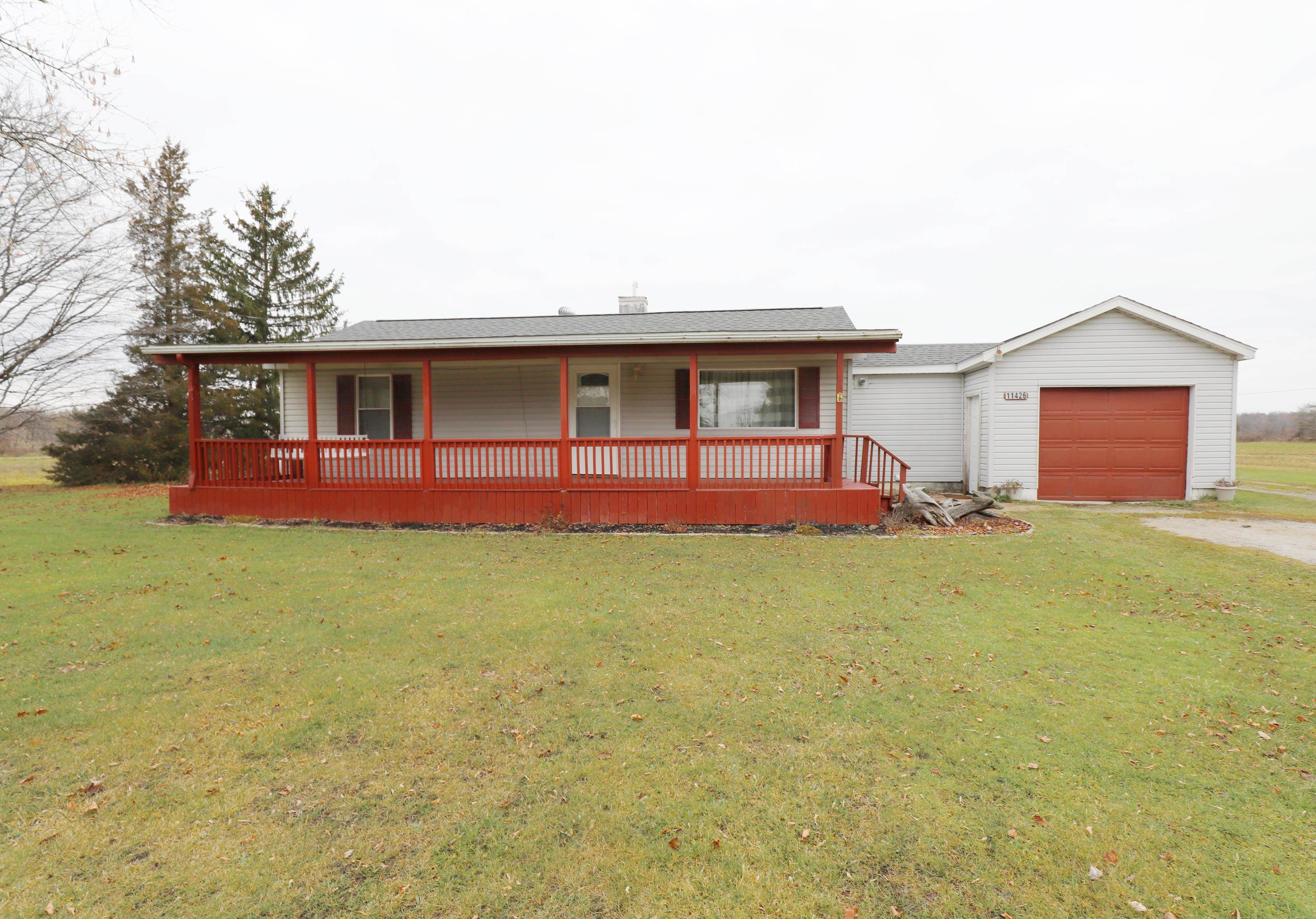 11426 West Stanley Road Flushing, MI 48433 - Photo 1 of 30 50129294-2b348ae7-d93c-49f7-98ab-5507bd5008d8.JPG