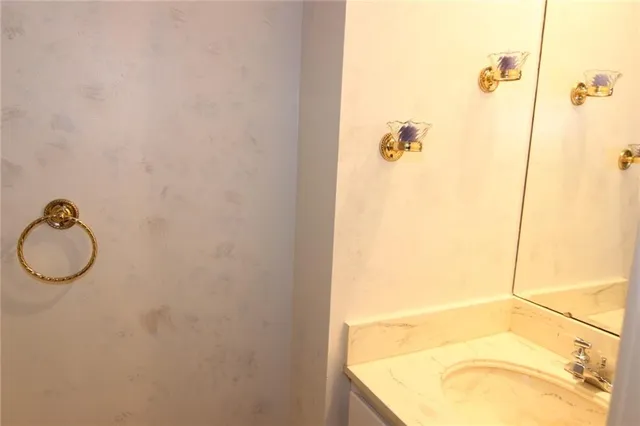 $229,950 | 10003 West 95th Street, Overland Park, KS 66212