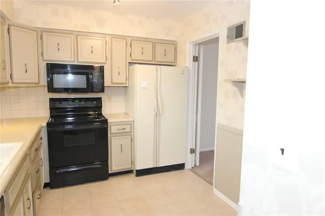 $229,950 | 10003 West 95th Street, Overland Park, KS 66212