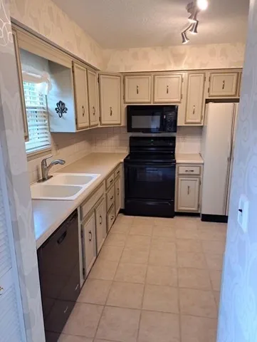 $229,950 | 10003 West 95th Street, Overland Park, KS 66212