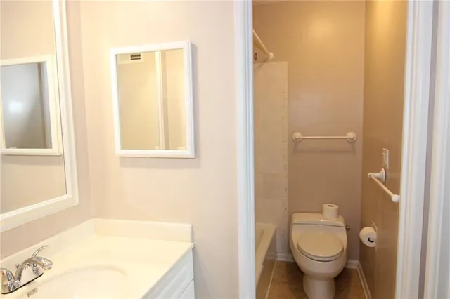 $229,950 | 10003 West 95th Street, Overland Park, KS 66212