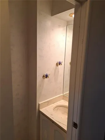 $229,950 | 10003 West 95th Street, Overland Park, KS 66212