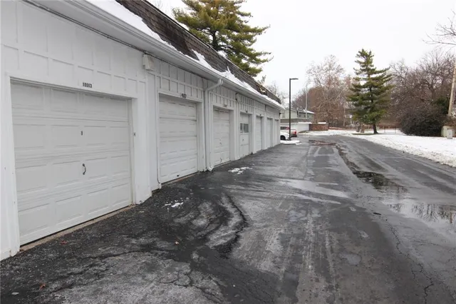 $229,950 | 10003 West 95th Street, Overland Park, KS 66212