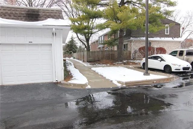 $229,950 | 10003 West 95th Street, Overland Park, KS 66212