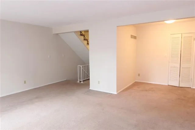 $229,950 | 10003 West 95th Street, Overland Park, KS 66212