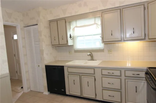 $229,950 | 10003 West 95th Street, Overland Park, KS 66212