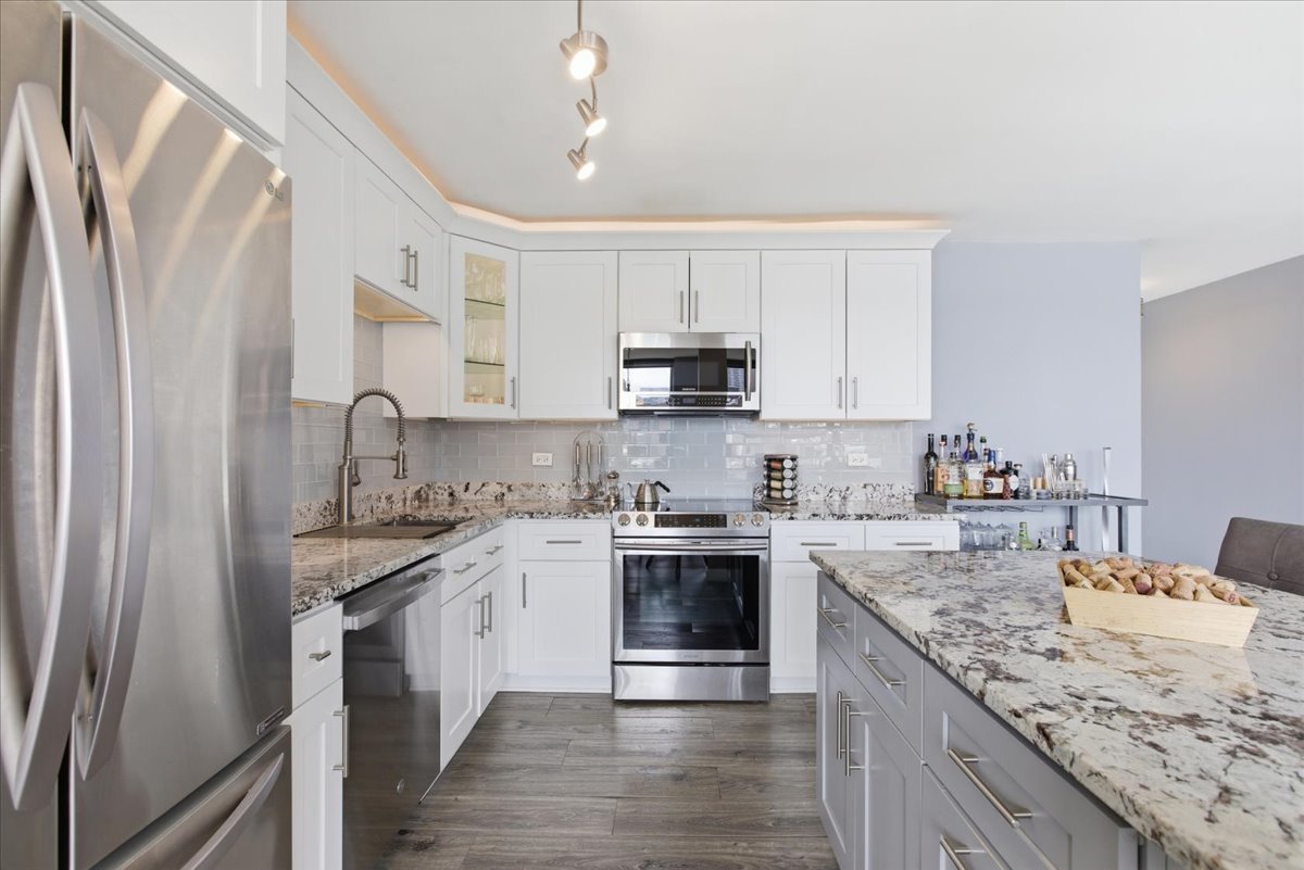 655 West Irving Park Road, Unit 303 Chicago, IL 60613 - Photo 7 of 13 Gallery Image 7