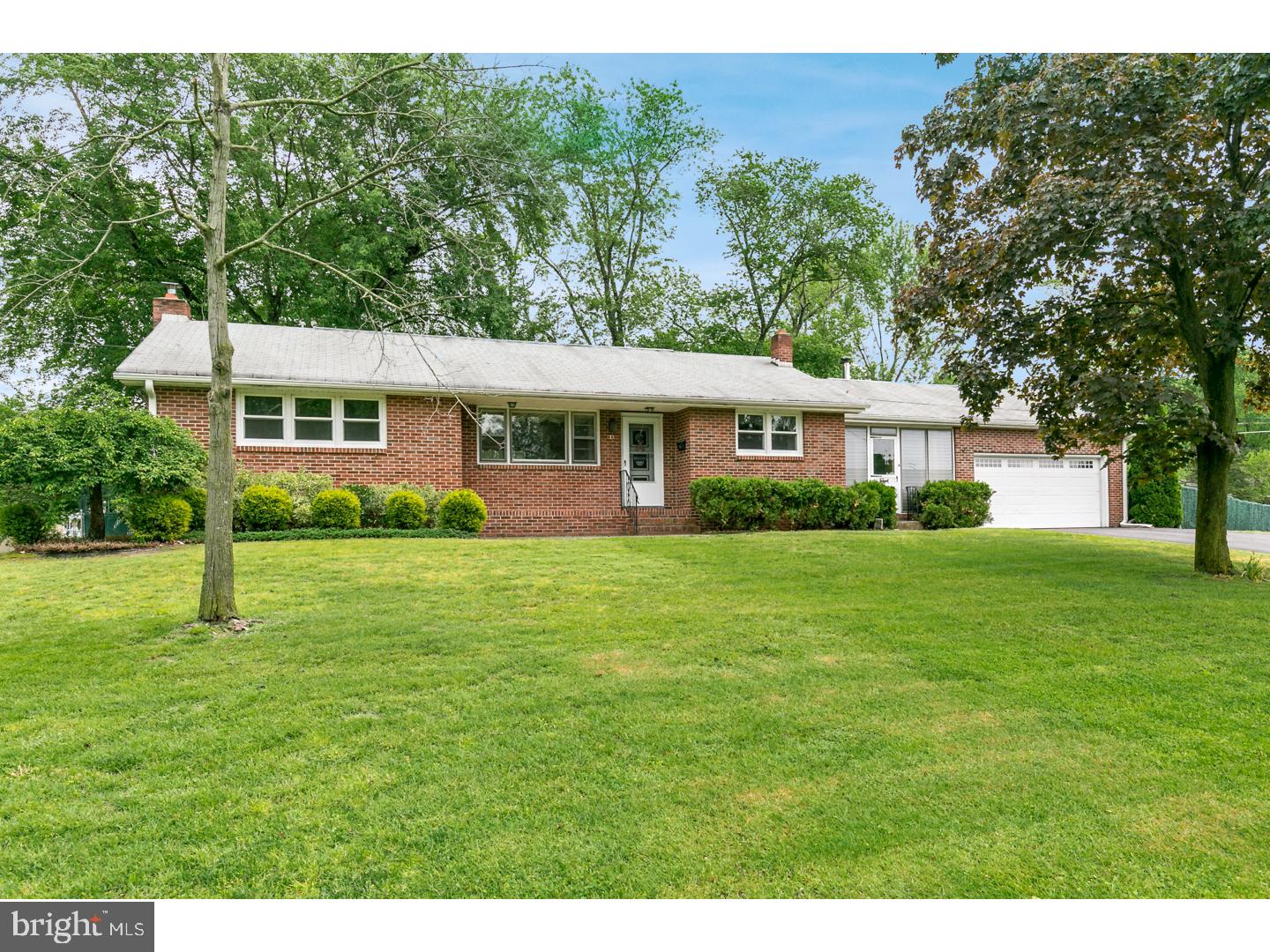 33 Laurel Road Clementon, NJ 08021 - Photo 1 of 17