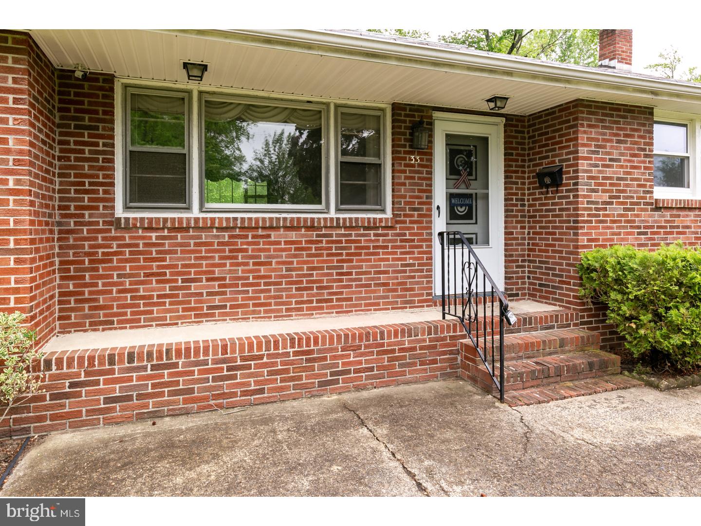 33 Laurel Road Clementon, NJ 08021 - Photo 2 of 17