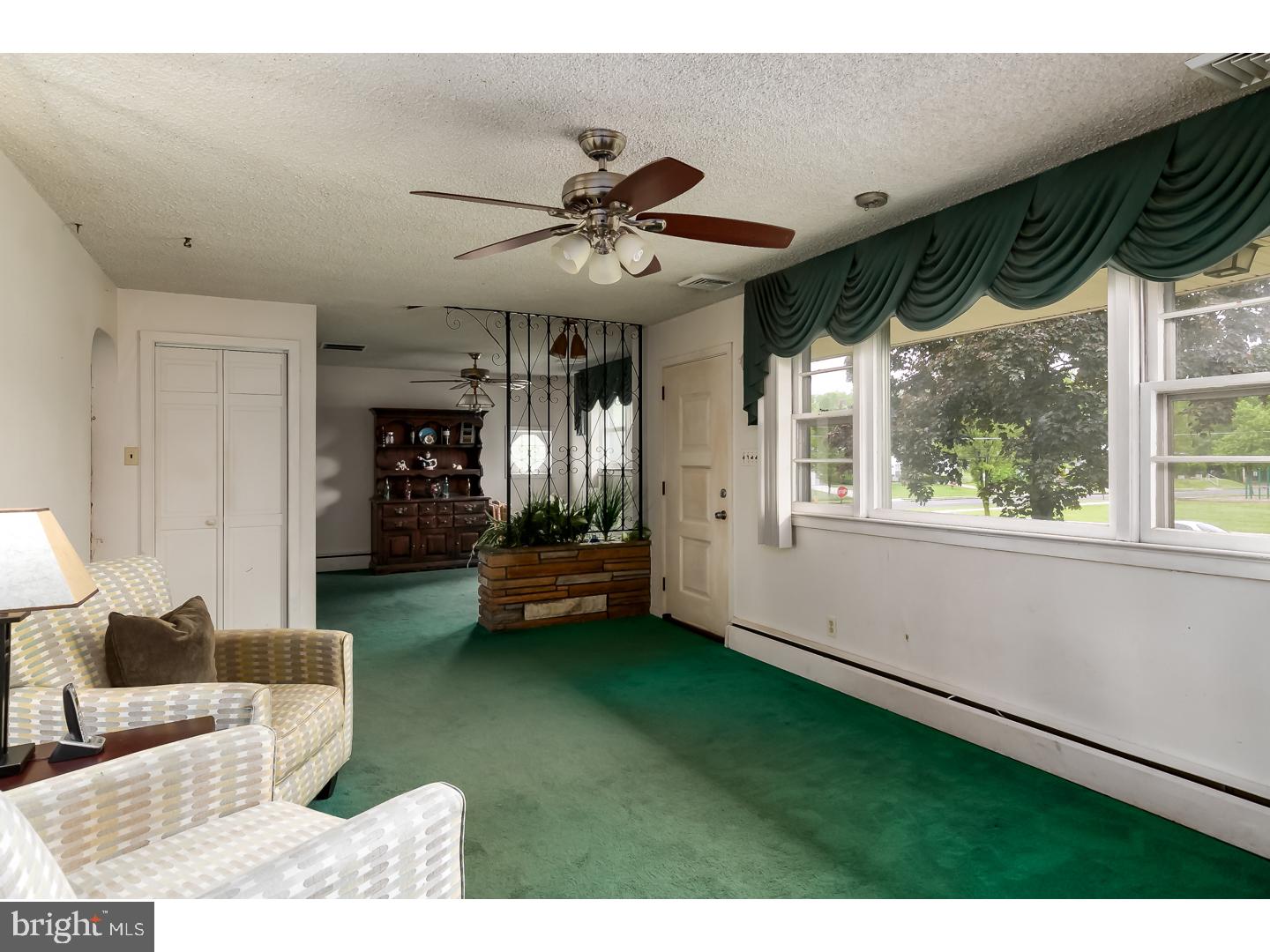 33 Laurel Road Clementon, NJ 08021 - Photo 4 of 17