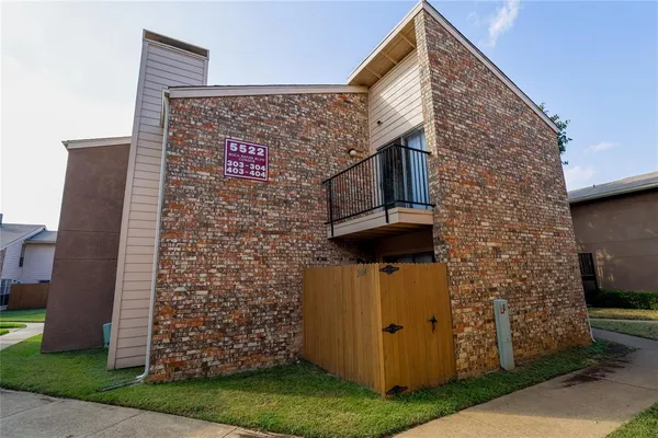 $118,900 | 5522 Boca Raton Boulevard, Unit 404, Fort Worth, TX 76112