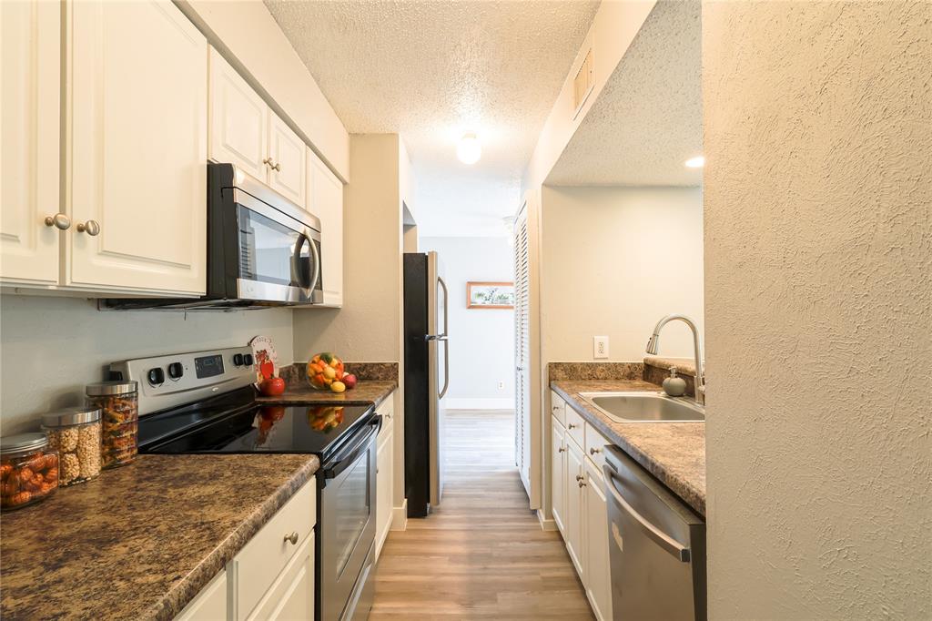 5522 Boca Raton Boulevard, Unit 404 Fort Worth, TX 76112 - Photo 8 of 13