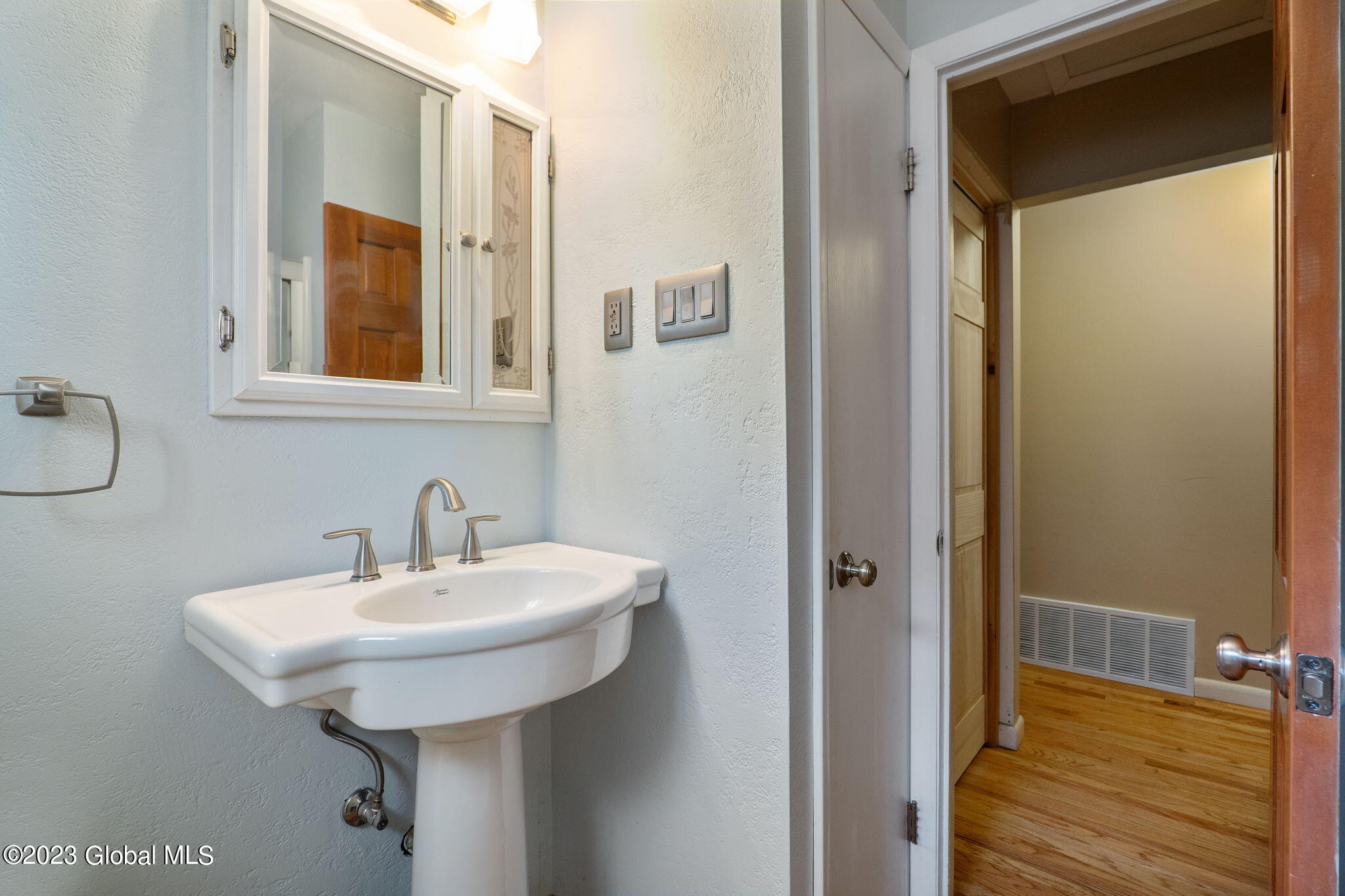 89 Rapple Drive Colonie, NY 12205 - Photo 13 of 37 18-web-or-mls-89RappleDr_18