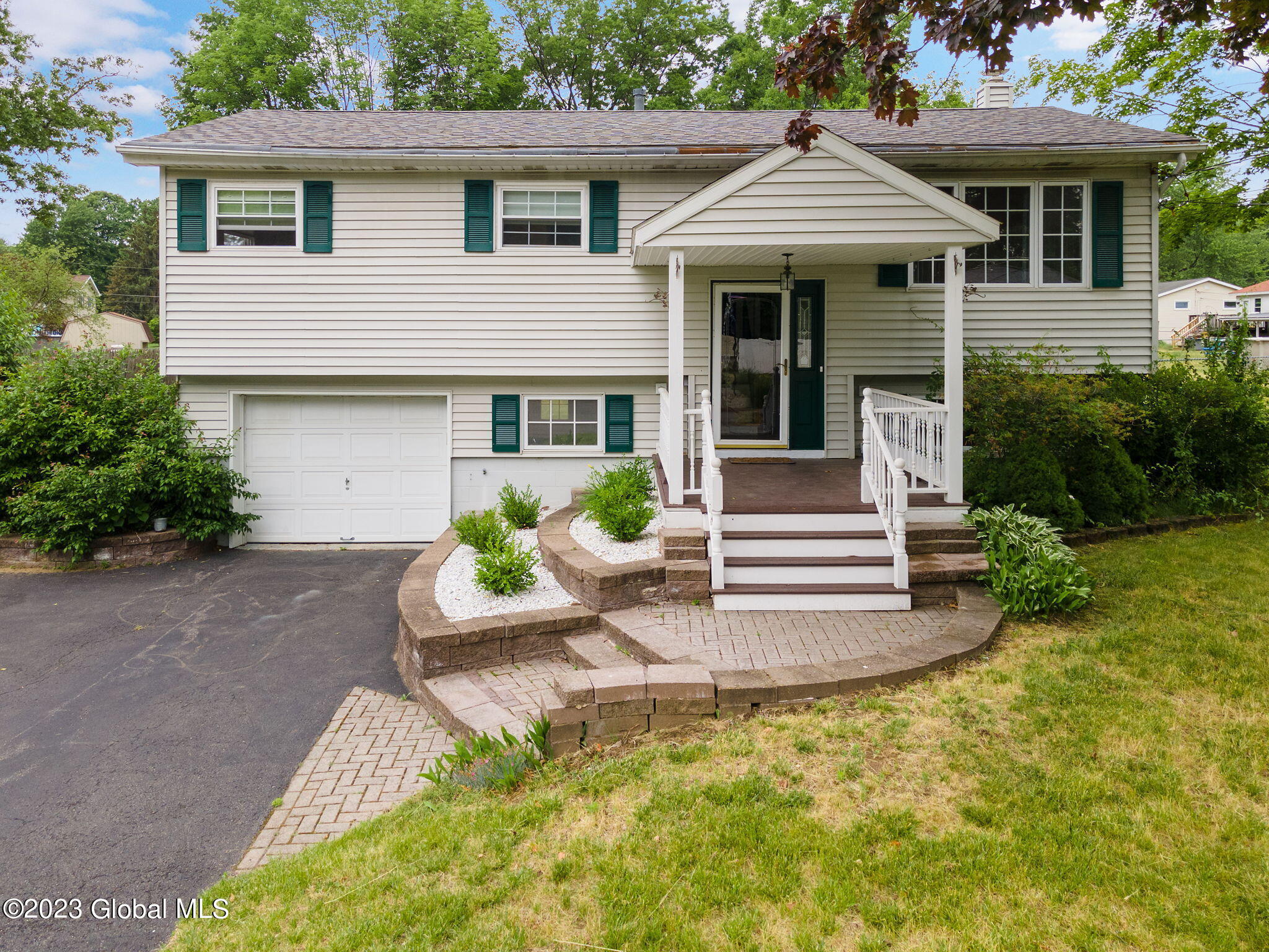 89 Rapple Drive Colonie, NY 12205 - Photo 4 of 37 4-web-or-mls-89RappleDr_04