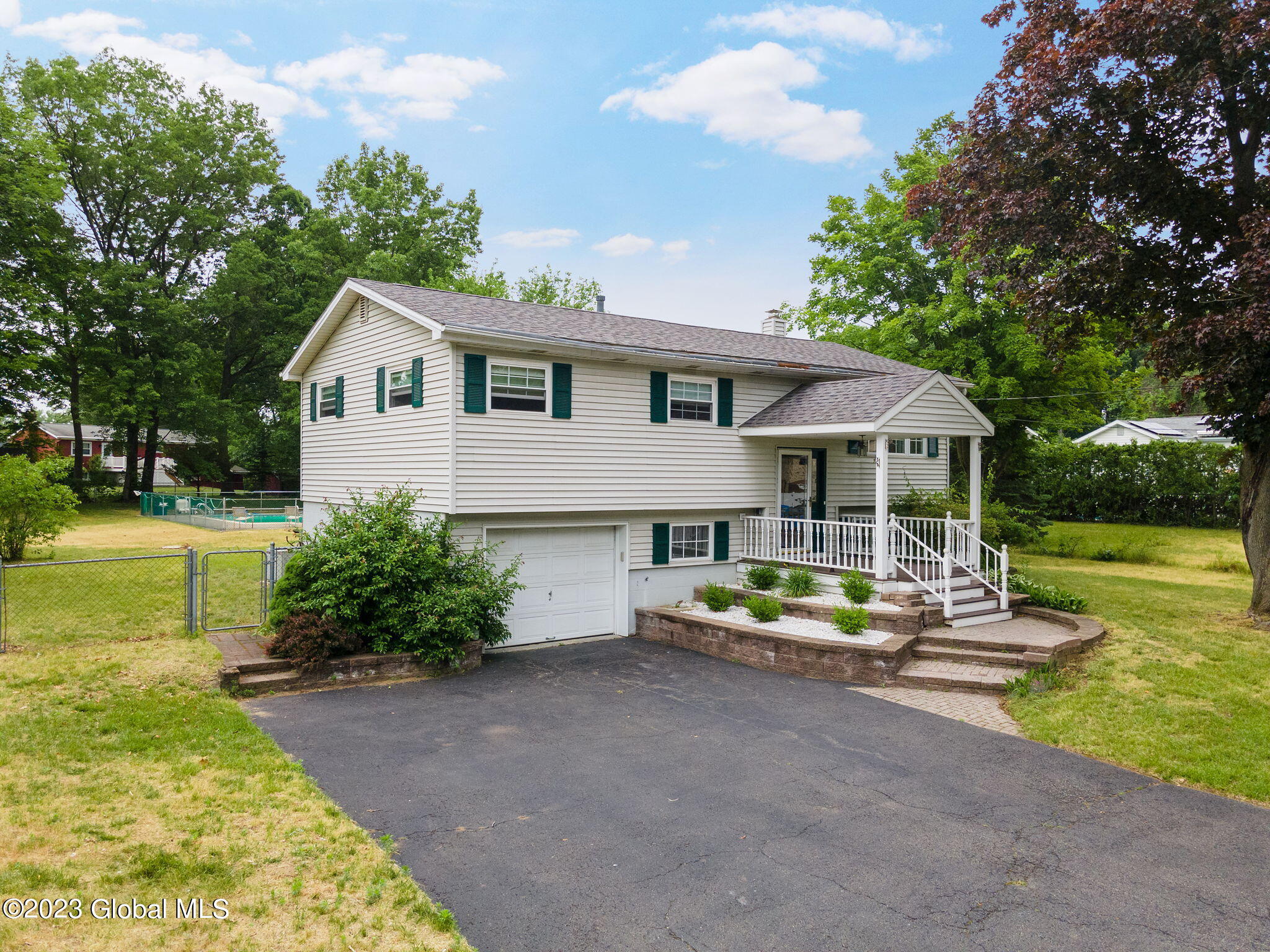 89 Rapple Drive Colonie, NY 12205 - Photo 5 of 37 2-web-or-mls-89RappleDr_02