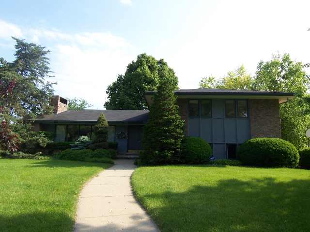 406 West Wolf Road Peoria, IL 61614 - Photo 1 of 9 Gallery Image 1