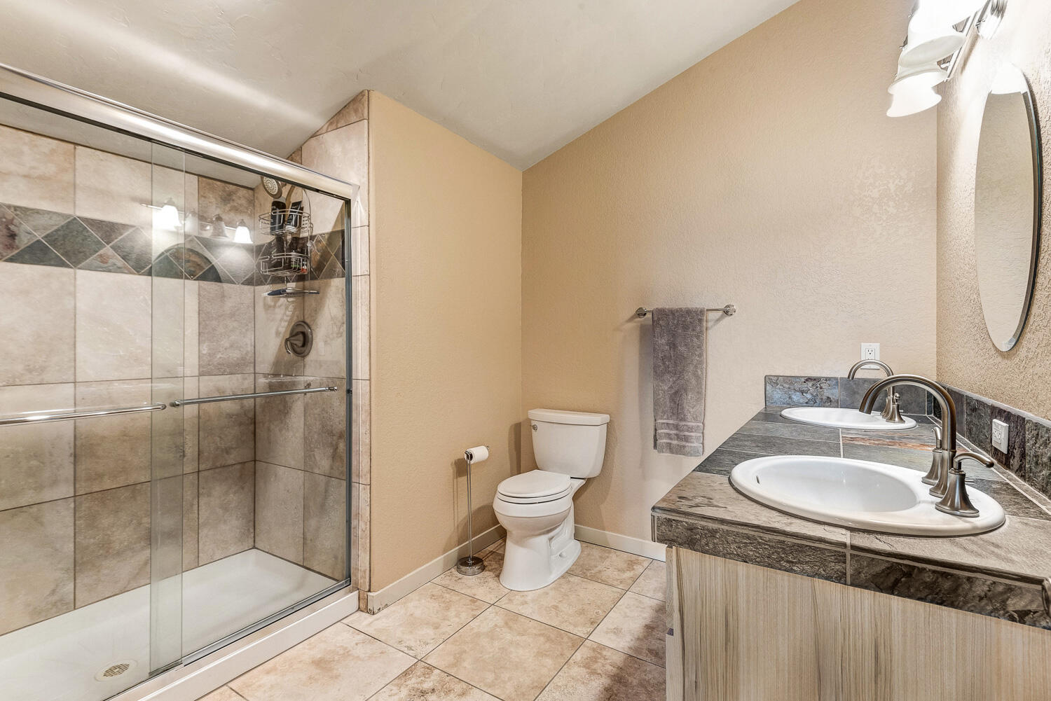 60470 Arnold Market Road Bend, OR 97702 - Photo 42 of 53 Upstairs full bath
