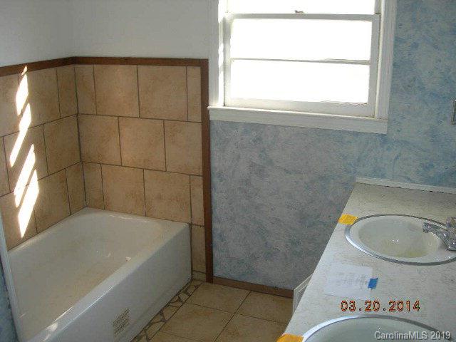 101 Bond Street Marion, NC 28752 - Photo 8 of 12
